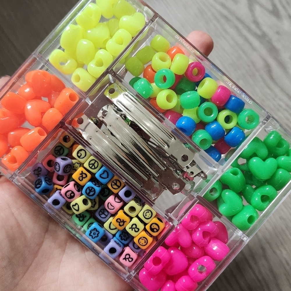 Beadtopia NEON Mutlicolor Heart Shaped Beads Set Letters Hair Clips NWT - Picture 4 of 10